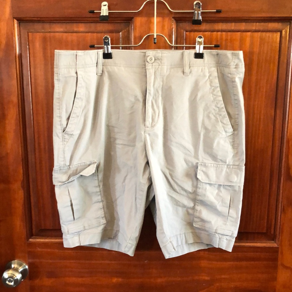 Men’s Light Gray Apt 9 Premier Flex Shorts- sz 36
